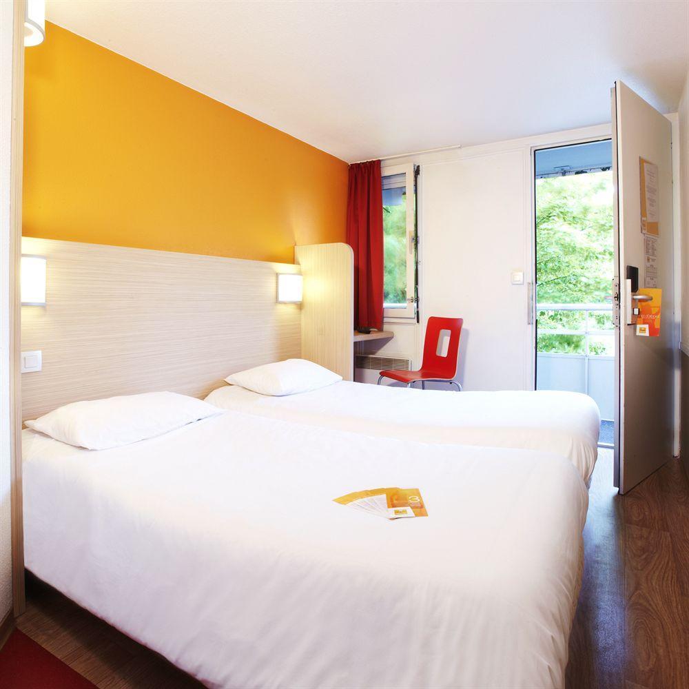 Premiere Classe Valenciennes Ouest Petite Foret Exterior photo