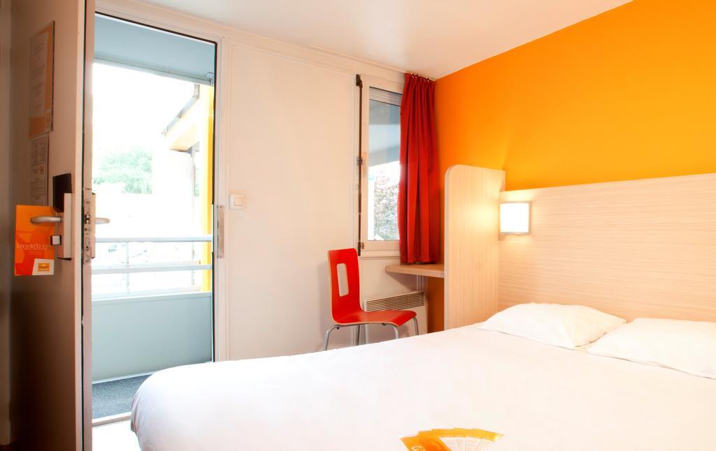 Premiere Classe Valenciennes Ouest Petite Foret Exterior photo