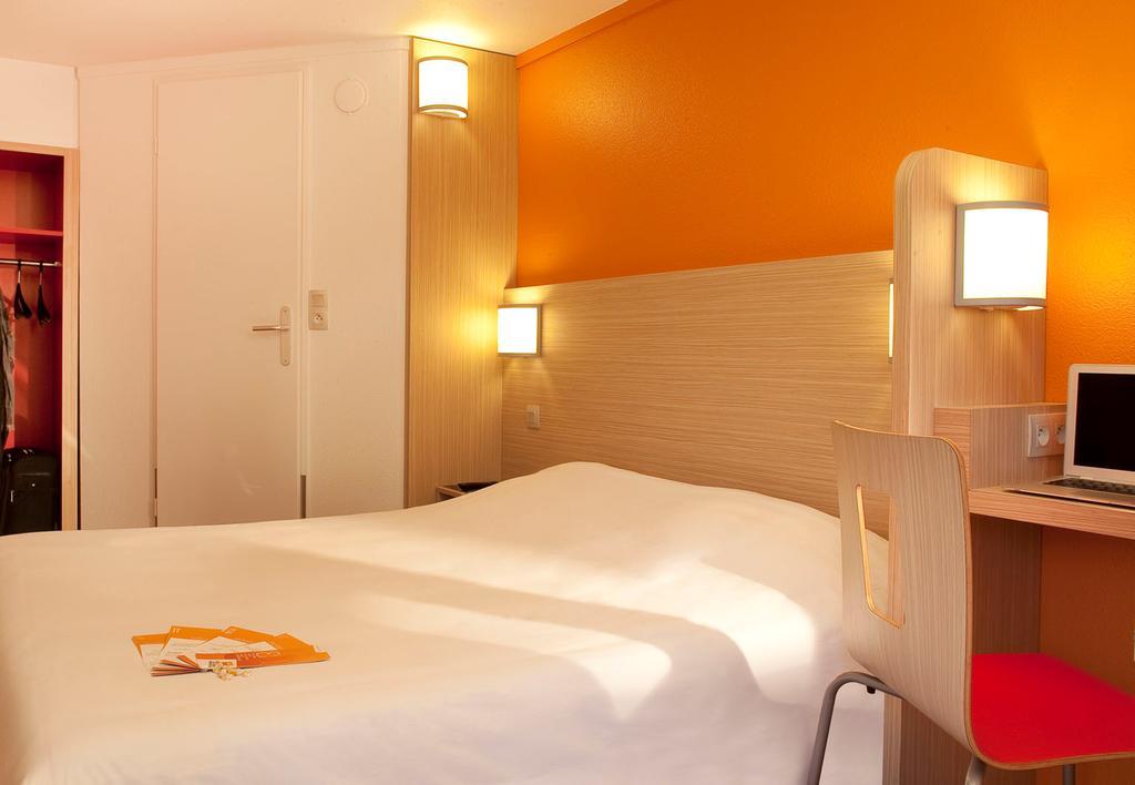 Premiere Classe Valenciennes Ouest Petite Foret Exterior photo