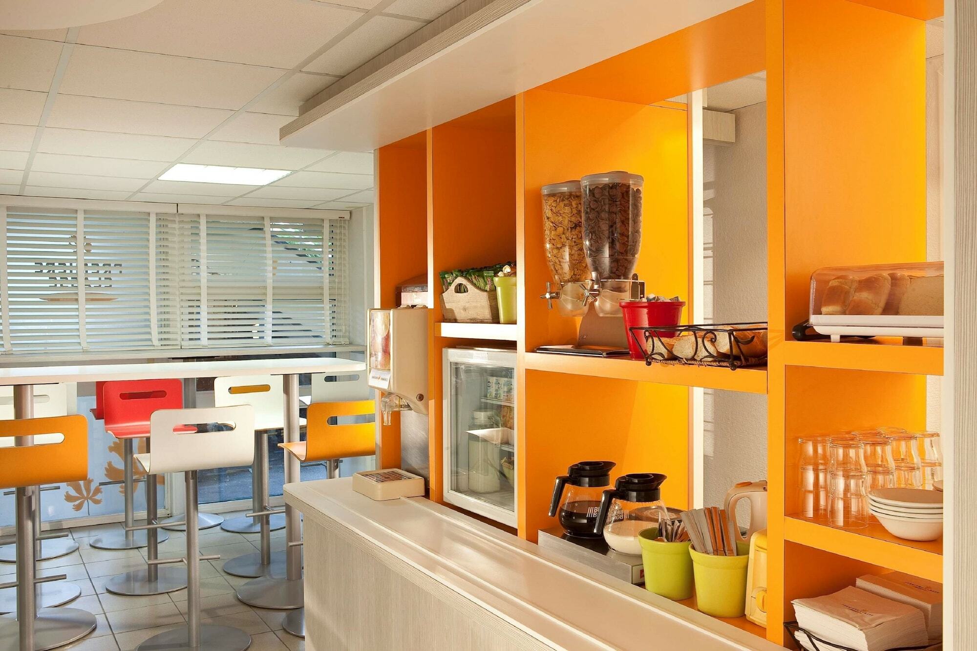 Premiere Classe Valenciennes Ouest Petite Foret Exterior photo