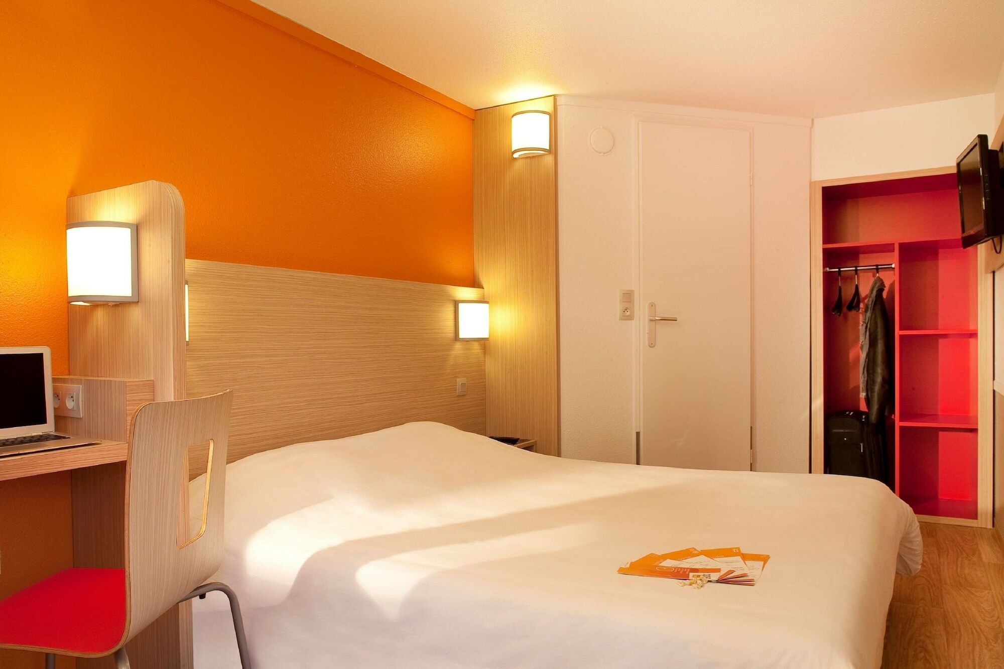 Premiere Classe Valenciennes Ouest Petite Foret Exterior photo