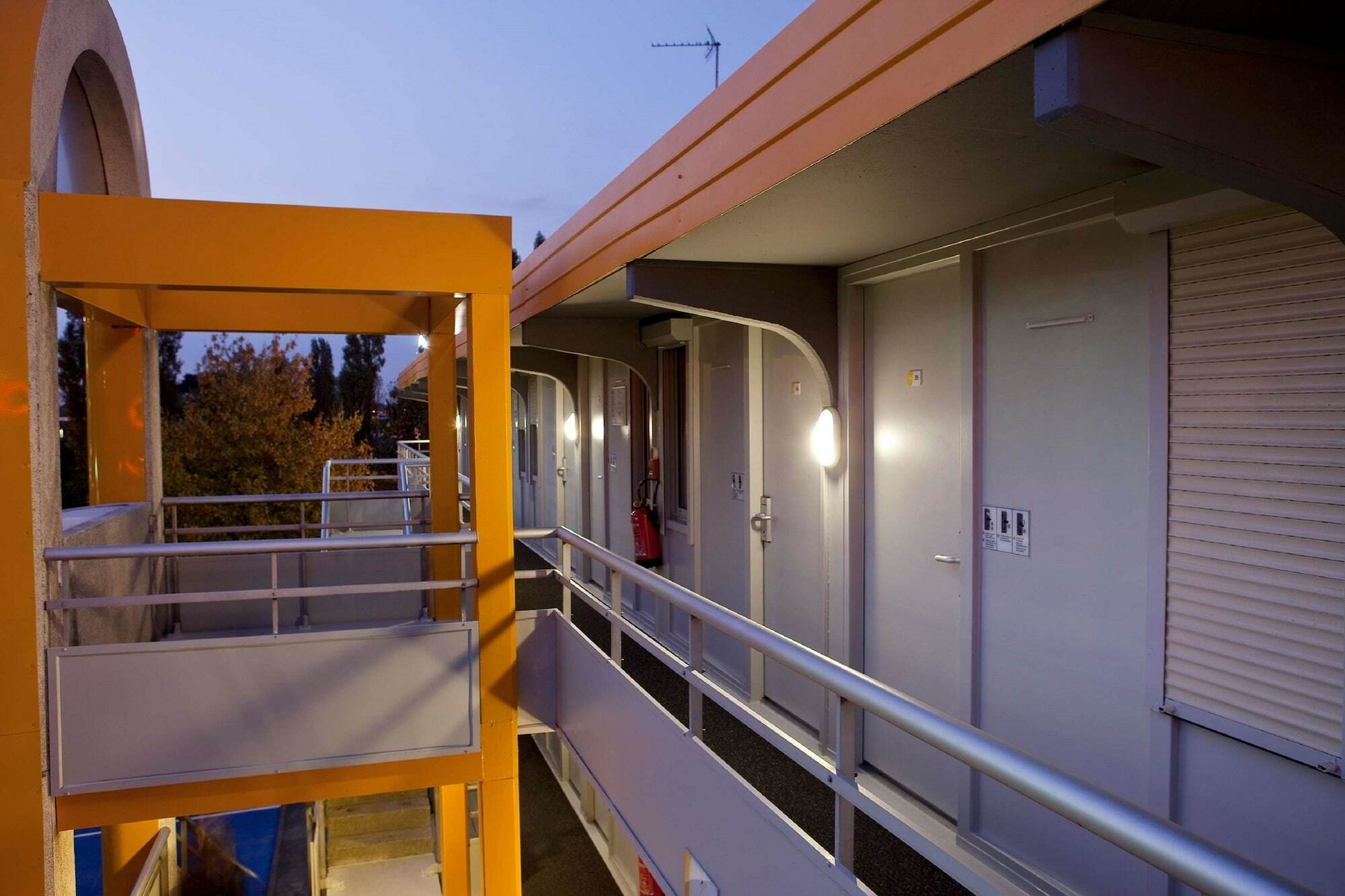 Premiere Classe Valenciennes Ouest Petite Foret Exterior photo