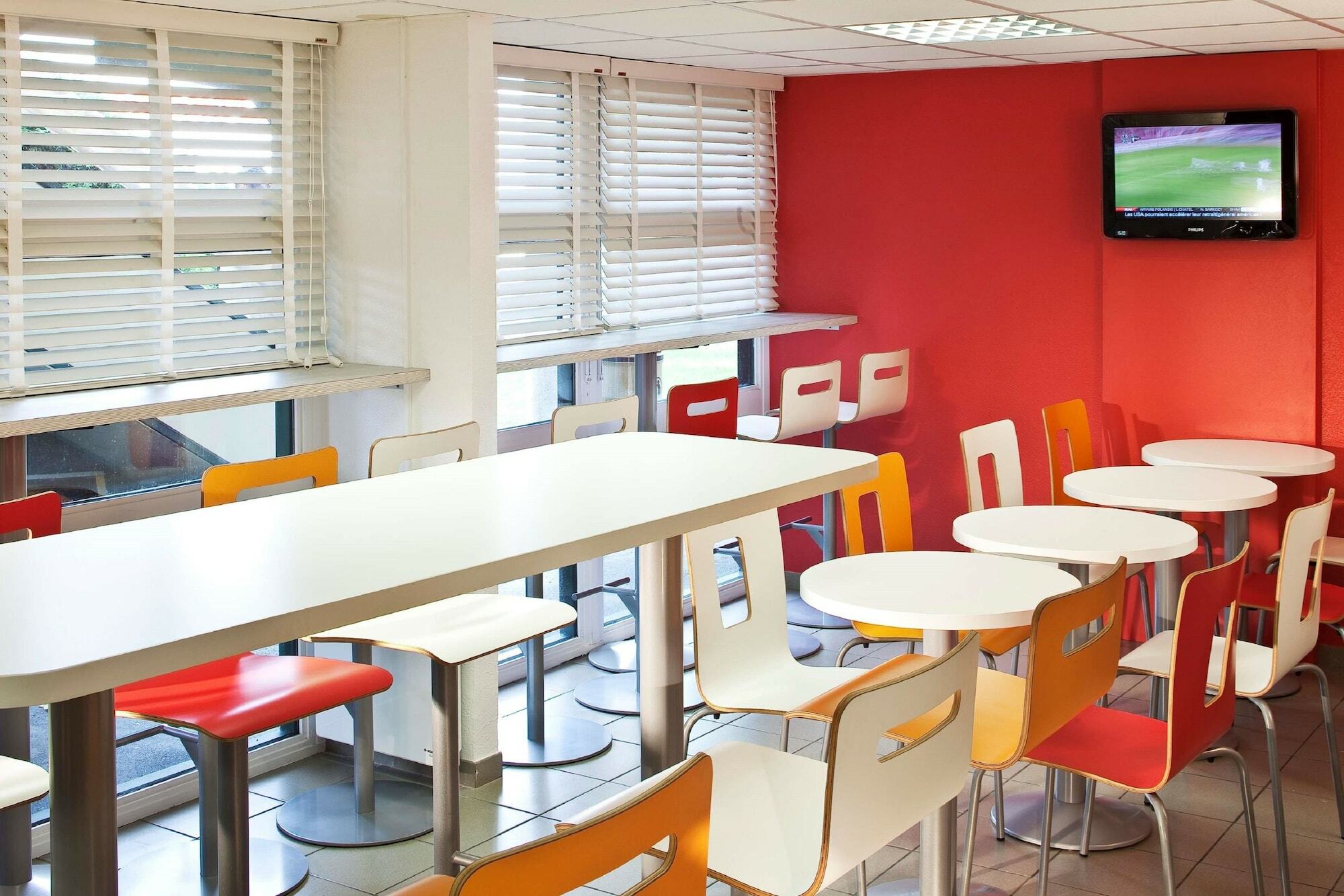 Premiere Classe Valenciennes Ouest Petite Foret Exterior photo